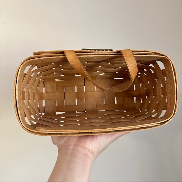 Vintage Longaberger basket with leather handle handwoven 1991 - Picture 5 of 10